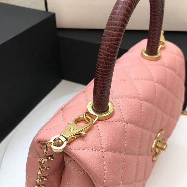chanel水桶包高仿精品A92990最新棱格細顆粒壓花小牛皮配與手柄單肩斜挎手提中號口蓋包chb10186