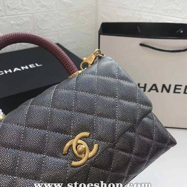 chanel高仿精品包A92990最新棱格細顆粒壓花小牛皮配與小球紋手柄單肩斜挎手提中號口蓋包chb10203
