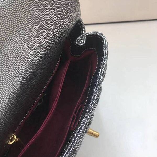 chanel高仿精品包A92990最新棱格細顆粒壓花小牛皮配與小球紋手柄單肩斜挎手提中號口蓋包chb10203