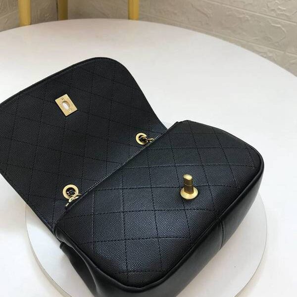 高仿臺灣高仿1:1chanel/AS0371 19SS新款餃子包平紋小羊皮克拼小牛魚子醬chb10210