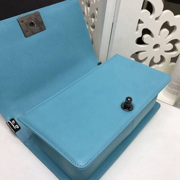 高仿chanel錢包香奈兒A67086最新款V字紋顆粒壓花小牛皮經典BOY單肩斜挎鏈條口蓋包chb10266