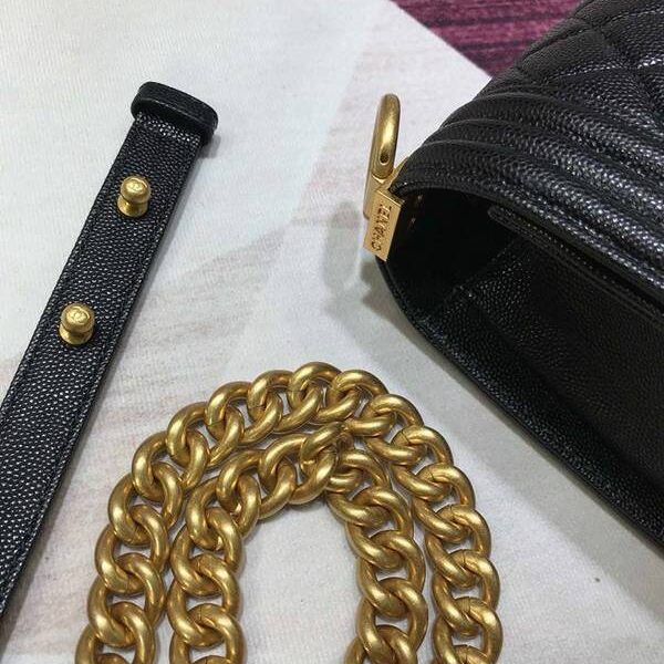 一比一的拆分開版香奈兒A67086 BOY chanel口蓋包細顆粒壓花小牛皮chb10277