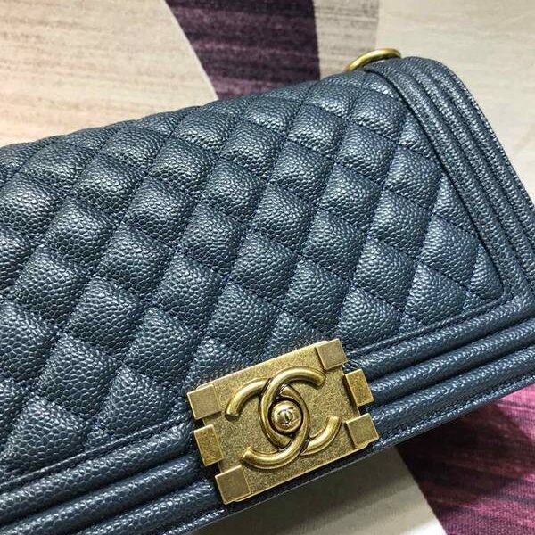 一比一精仿香奈兒包香奈兒A67086 BOY chanel口蓋包顆粒壓花小牛皮chb10281