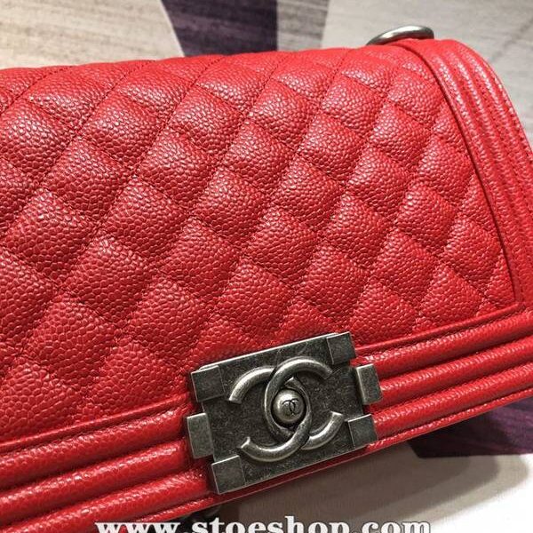 各種高仿奢侈品香奈兒A67086 BOY chanel口蓋包顆粒壓花小牛皮chb10286