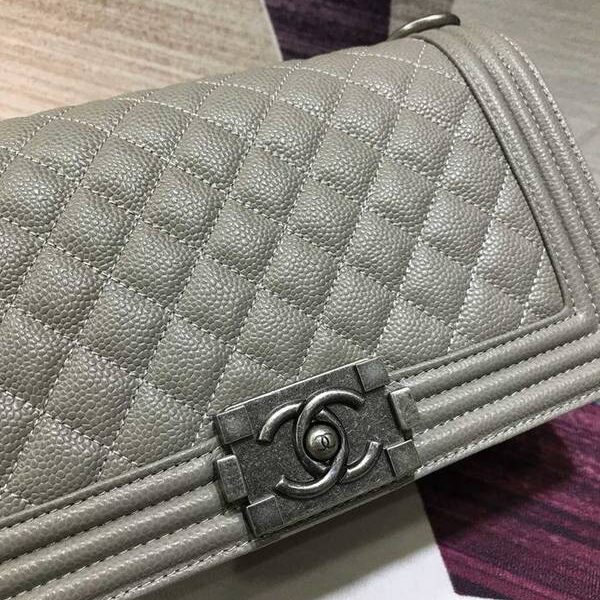 高仿服飾香奈兒A67086 BOY chanel口蓋包顆粒壓花小牛皮chb10292