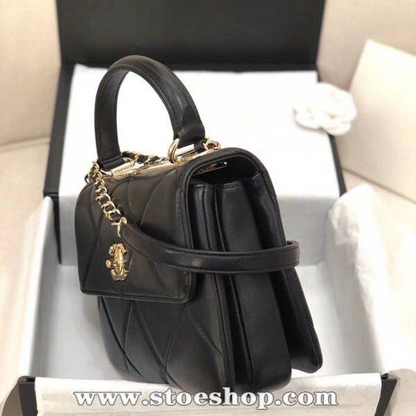 高仿包網站chanel新品原單進口羊皮三明治大菱格斜挎包chb10381