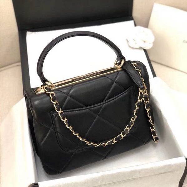 高仿包網站chanel新品原單進口羊皮三明治大菱格斜挎包chb10381