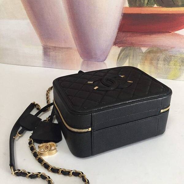 信譽品質第一chanel vanity case93342相機包2019秋冬新款斜挎手提化妝包立體感logo原廠魚子醬chb10394