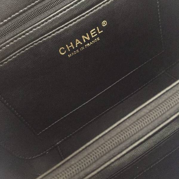 名牌包折扣chanel 93342化妝包立體感logo原廠魚子醬牛皮chb10406