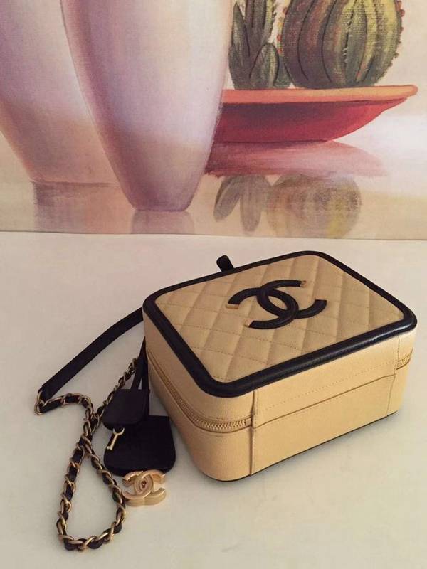 高端原廠原單質量chanel 93342化妝包立體感logo原廠魚子醬牛皮chb10463 3 高端原廠原單質量chanel 93342化妝包立體感logo原廠魚子醬牛皮chb10463