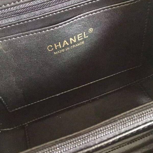 高端原廠原單質量chanel 93342化妝包立體感logo原廠魚子醬牛皮chb10463 15 高端原廠原單質量chanel 93342化妝包立體感logo原廠魚子醬牛皮chb10463