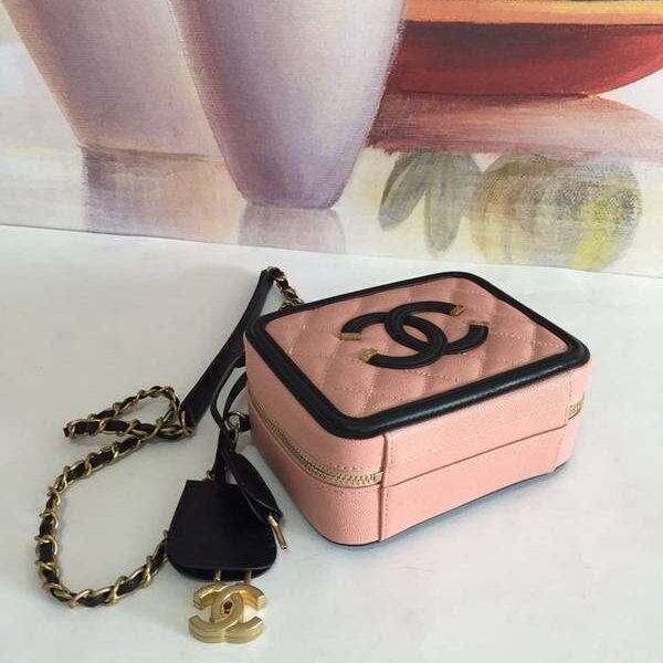 香奈兒高仿精品包chanel 93341化妝包立體感logo原廠魚子醬牛皮chb10630