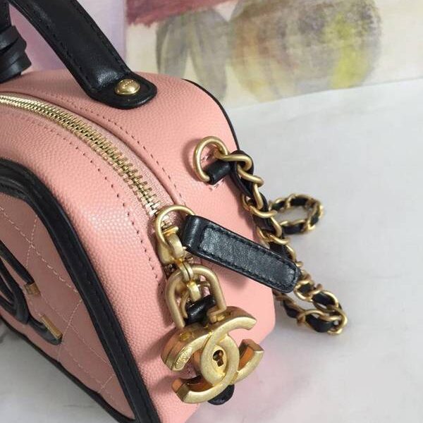 香奈兒高仿精品包chanel 93341化妝包立體感logo原廠魚子醬牛皮chb10630