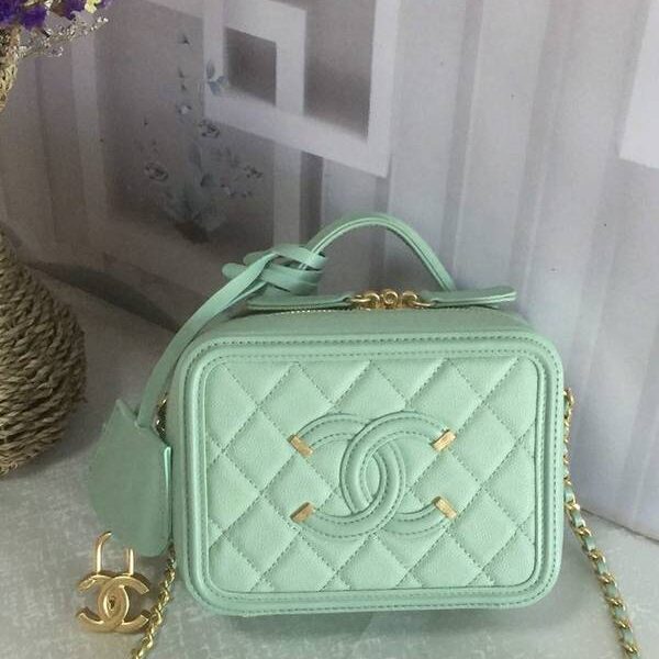 專櫃爆款chanel 93341化妝包立體感logo原廠魚子醬牛皮chb10635