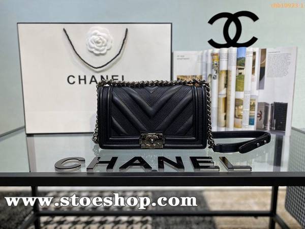 香奈兒包高仿chanel 67085/67086繡花V格子chanel Leboy最新繡花V格進口小牛皮chb10923