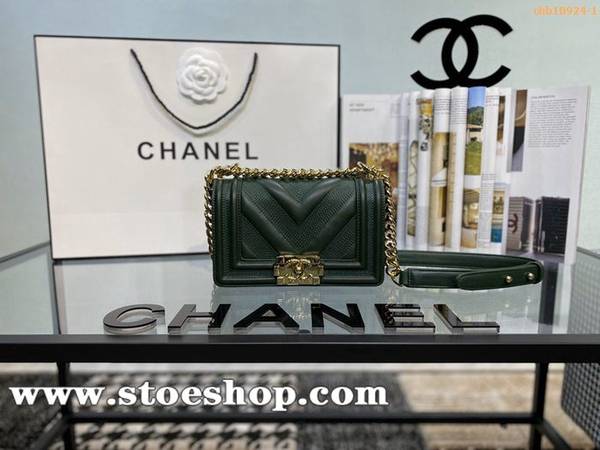 香奈兒頂級高仿包包chanel 67085/67086繡花V格子chanel Leboy最新繡花V格進口小牛皮chb10924