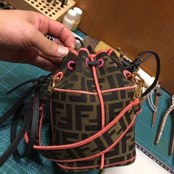 頂級高仿芬迪頂級原單Fendi Mon Trésor 織布刺繡mini水桶包fendi-11621