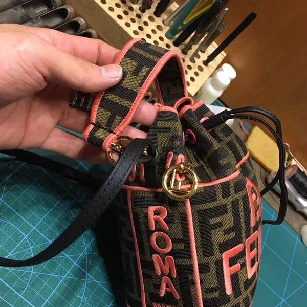 頂級高仿芬迪頂級原單Fendi Mon Trésor 織布刺繡mini水桶包fendi-11621