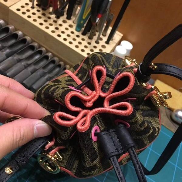 頂級高仿芬迪頂級原單Fendi Mon Trésor 織布刺繡mini水桶包fendi-11621