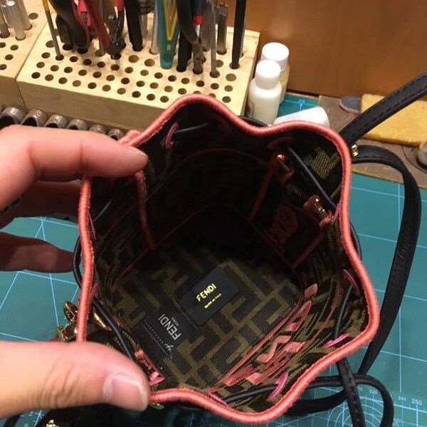 頂級高仿芬迪頂級原單Fendi Mon Trésor 織布刺繡mini水桶包fendi-11621