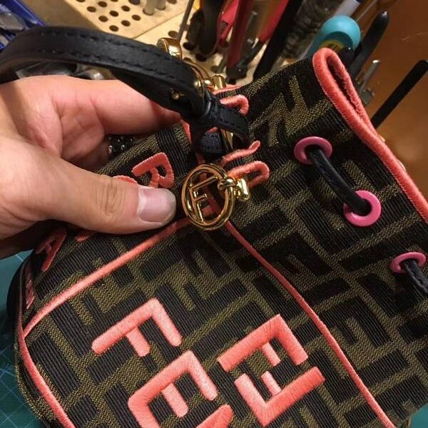 頂級高仿芬迪頂級原單Fendi Mon Trésor 織布刺繡mini水桶包fendi-11621