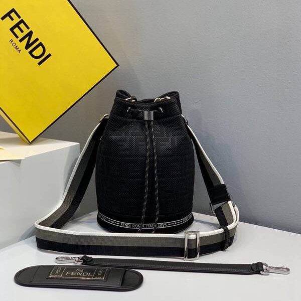 奢侈品芬迪頂級原單MON TRESOR抽繩包黑色網眼布旅行包fendi-11732