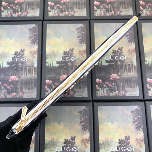 a貨2019新款Zumi系列採用粒面皮革精心打造,飾有互扣式G馬銜扣,做工精細。570728米白。ydgu10869 5 a貨2019新款Zumi系列採用粒面皮革精心打造,飾有互扣式G馬銜扣,做工精細。570728米白。ydgu10869