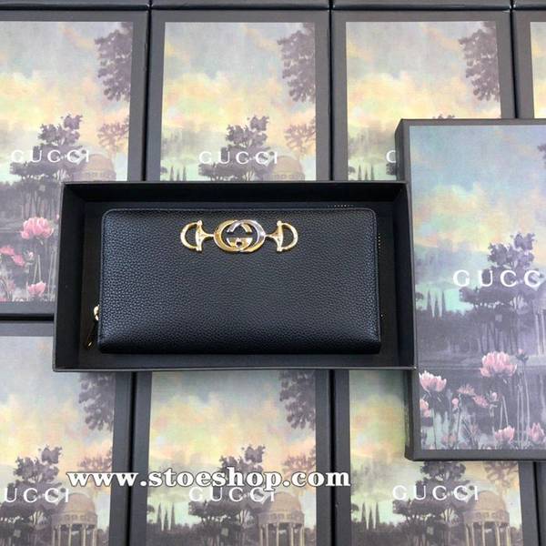 高仿2019新款Zumi系列採用粒面皮革精心打造，飾有互扣式G馬銜扣，做工精細。570661黑色。ydgu10881