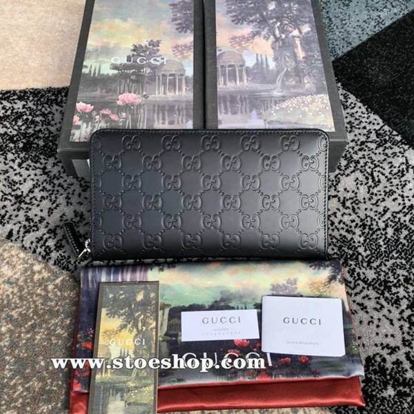 高仿gucci原單大號長款錢包，採用熱壓印技術的GucciSignature皮革精製而成，觸感厚實，印花圖案清晰分明。黑色Gucci標誌皮革，配以黑色皮質滾邊447906ydgu11256