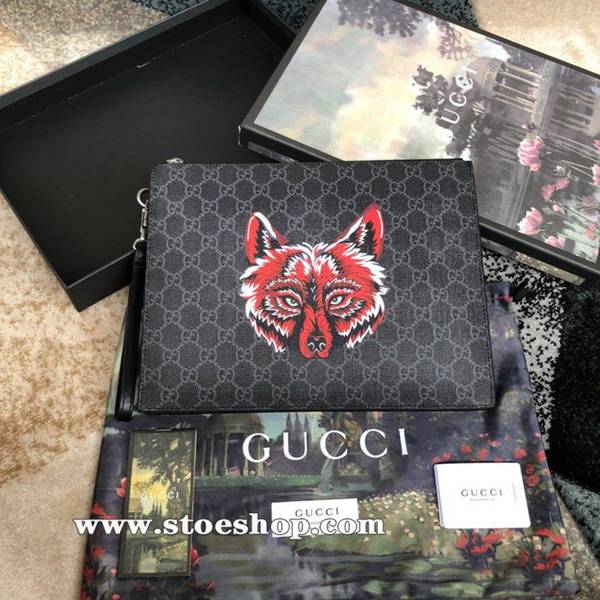 A貨之家gucci原單印花GG 印花裝飾於此款手包的中央！可拆卸義大利皮制腕帶！內裏側面底部均頂級牛皮製作而成547084，黑PVC狼頭ydgu11306