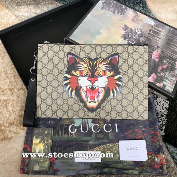 高仿網台灣gucci原單印花GG 印花裝飾於此款纖薄手包的中央！可拆卸義大利皮制腕帶！內裏側面底部均頂級牛皮製作而成473904，啡色憤怒貓頭PVCydgu11308