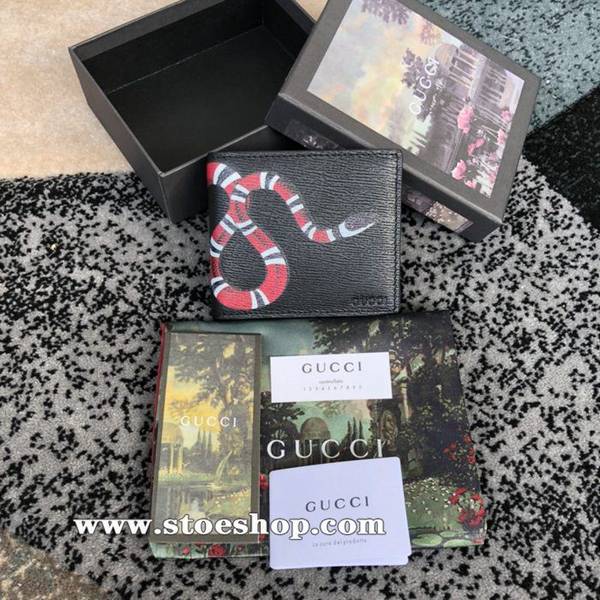 高仿包包gucci頂級貨品 專櫃同步，高仿名牌！雙折皮夾，中央裝飾印花 為Alessandro Michele的標誌性細節之一，此款雙折皮夾採用進口頭層牛皮451268，紅蛇ydgu11352