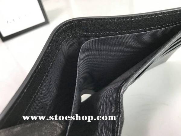 原單複製gucci頂級貨品 專櫃同步,高仿名牌!雙折皮夾,中央裝飾印花 為Alessandro Michele的標誌性細節之一,此款雙折皮夾採用進口頭層牛皮以及GG高級人造革精製而成451268ydgu11488 8 原單複製gucci頂級貨品 專櫃同步,高仿名牌!雙折皮夾,中央裝飾印花 為Alessandro Michele的標誌性細節之一,此款雙折皮夾採用進口頭層牛皮以及GG高級人造革精製而成451268ydgu11488