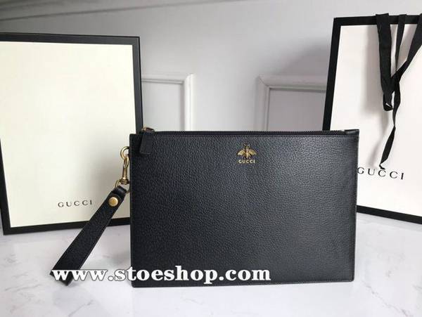 A貨之家gucci正品開模製作纖薄皮革手拿包，GG金屬配件醒目獨特。採用熱壓小牛皮製作523684，黑皮ydgu11916