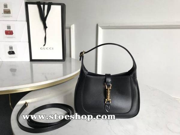 高仿包包批發經典Jackie 1961系列手袋採用GG Supreme帆布製作手提、肩背或斜挎等多樣化的攜帶選擇。637092ydgu12007