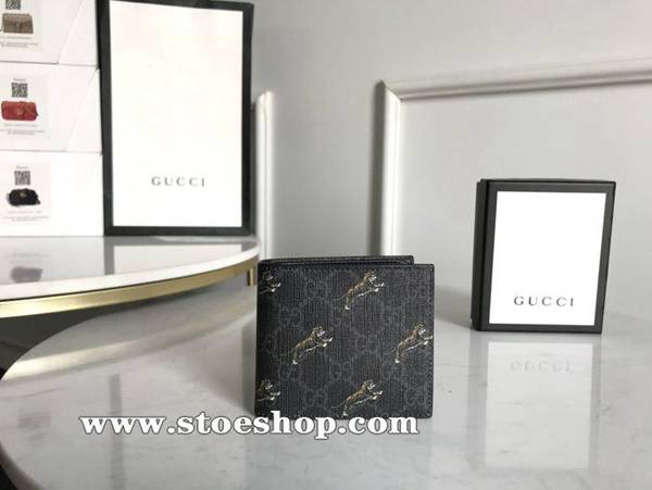 A貨原單 gucci新款頂級貨品 專櫃同步，原廠品質！雙折皮夾，此款雙折皮夾採用進口頭層牛皮以及GG高級人造革精製而成575133，黑PVC老虎ydgu12057