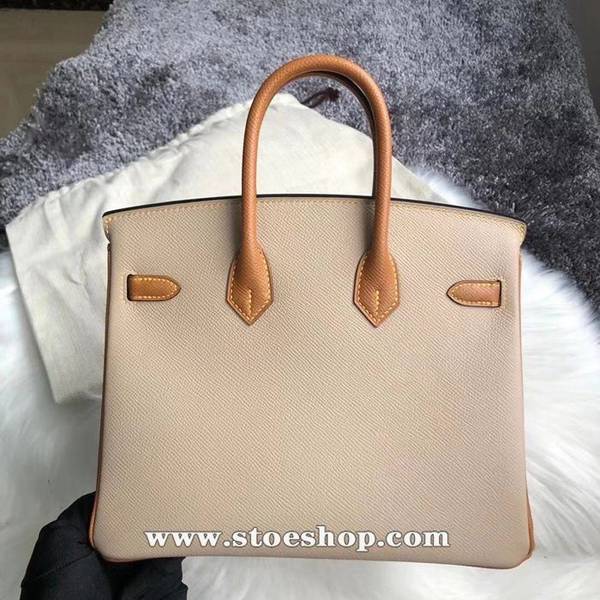 高仿名牌包愛馬仕Birkin 25cm Epsom 二拼色S2風衣灰 拼CK37金棕色 拉絲金扣,蠟線手工縫製 2 高仿名牌包愛馬仕Birkin 25cm Epsom 二拼色S2風衣灰 拼CK37金棕色 拉絲金扣,蠟線手工縫製