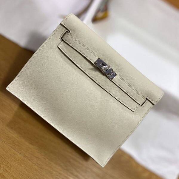 A貨之家愛馬仕Kelly danse22cm evercolor 皮 Craie 1O 奶昔白