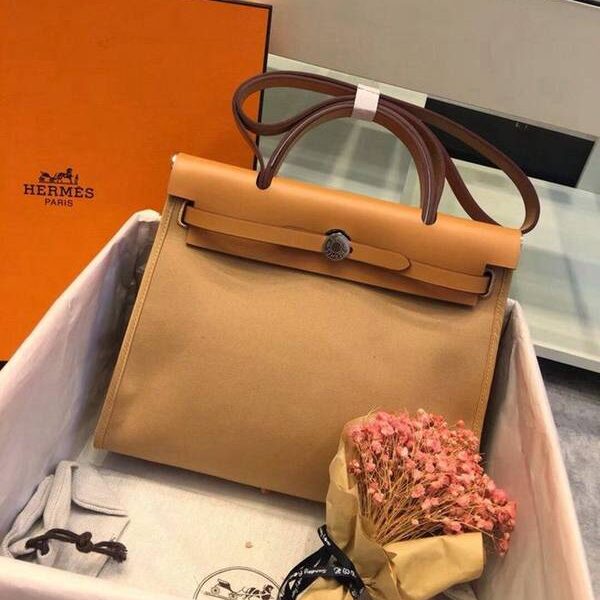 a貨愛馬仕Herbag 31Cm淺咖啡/中啡（男女神通用版 最學院派的包袋 神名：她的包）