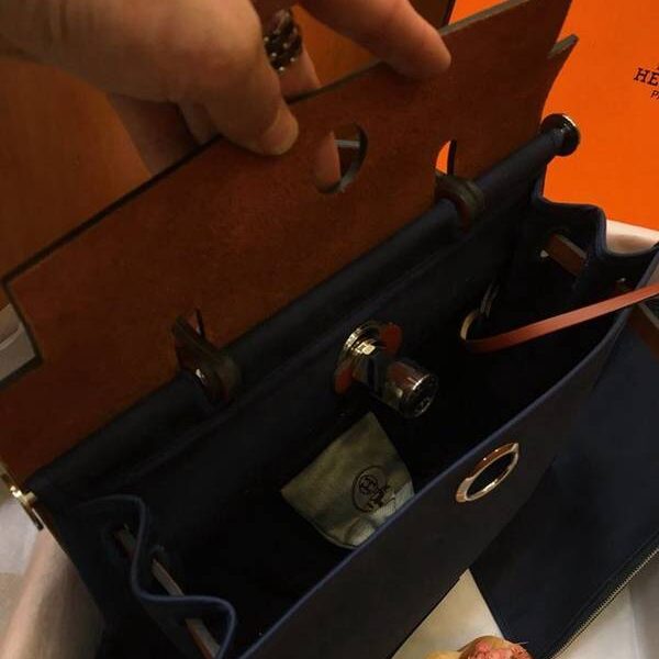 高仿愛馬仕色Herbag 31Cm藏青/紅啡(男女神通用版 最學院派的包袋 神名:她的包) 13 高仿愛馬仕色Herbag 31Cm藏青/紅啡(男女神通用版 最學院派的包袋 神名:她的包)