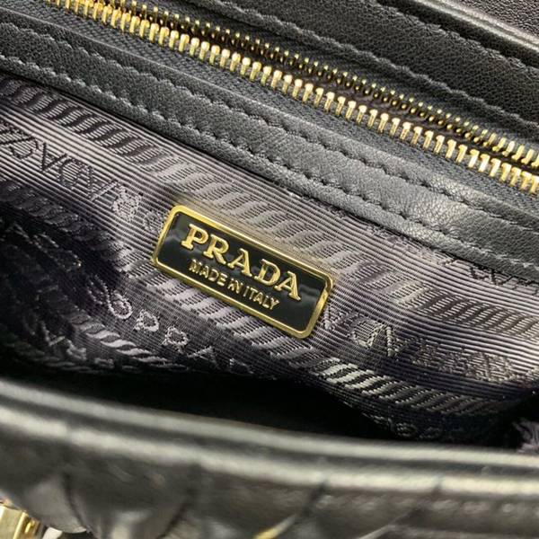 高仿包台灣prada專櫃最新款1BD217繡線斜挎包進口小牛皮繡花皮革ddprada-10106 9 高仿包台灣prada專櫃最新款1BD217繡線斜挎包進口小牛皮繡花皮革ddprada-10106