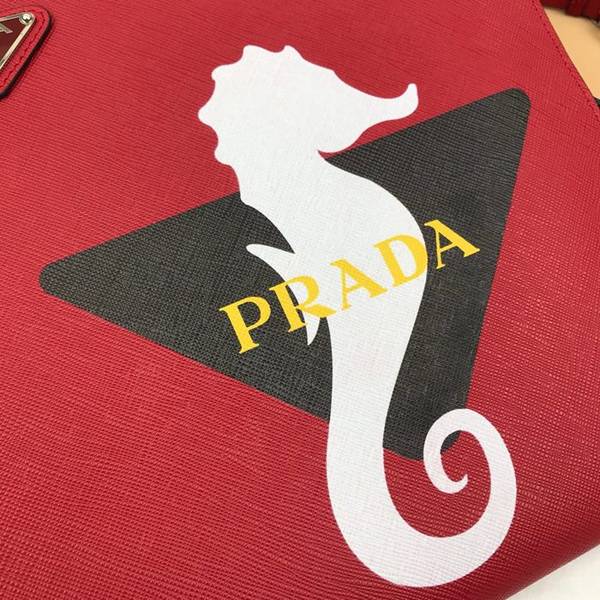 高仿精品推薦頂級原單prada限量版手包2VH073大紅義大利頂級原單十字紋牛皮ddprada-10641 5 高仿精品推薦頂級原單prada限量版手包2VH073大紅義大利頂級原單十字紋牛皮ddprada-10641