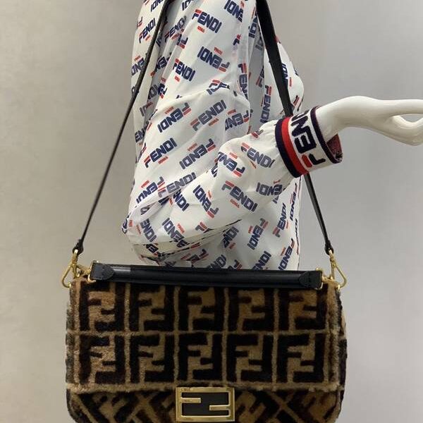 高仿包包 FENDI 2019秋冬主推款baguette 所有尺寸都有