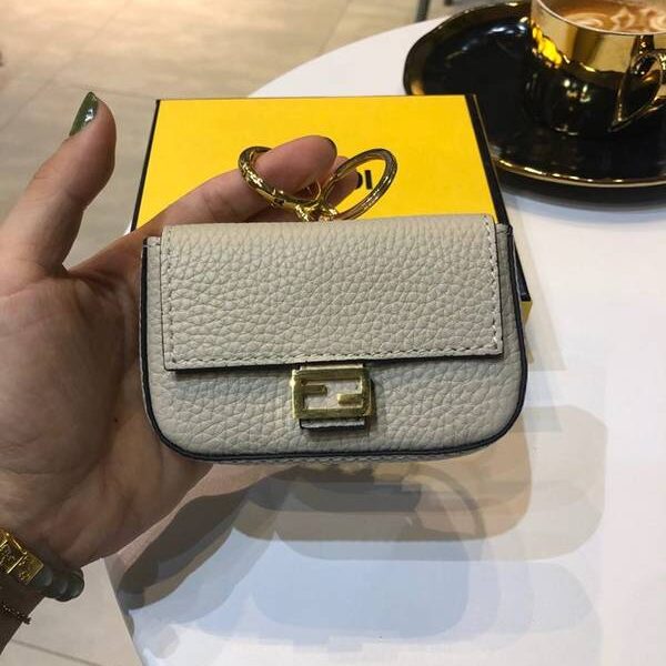 高仿名牌芬迪baguette mini法棍包