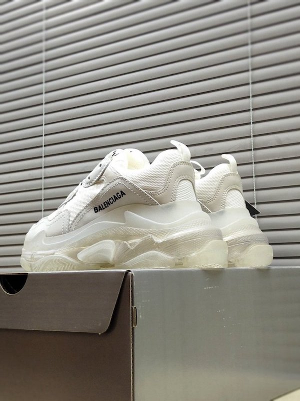 高仿鞋 Balenciaga TriPle S 巴黎氣墊 “白色” 9 高仿鞋 Balenciaga TriPle S 巴黎氣墊 “白色”