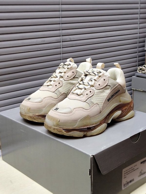 精仿鞋 巴黎世家 TriPle S 巴黎氣墊 “奶茶色” 3 精仿鞋 巴黎世家 TriPle S 巴黎氣墊 “奶茶色”