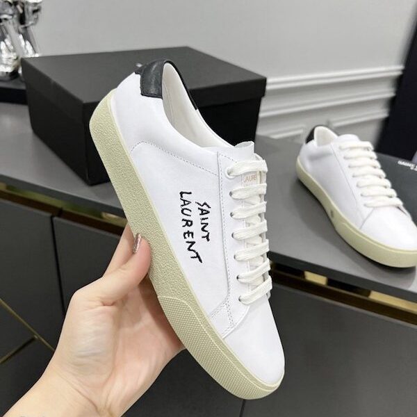 1:1精仿專櫃品質-YSL Saint Laurent男士/女士COURT SL/06光學白皮革和金色刺繡板鞋
