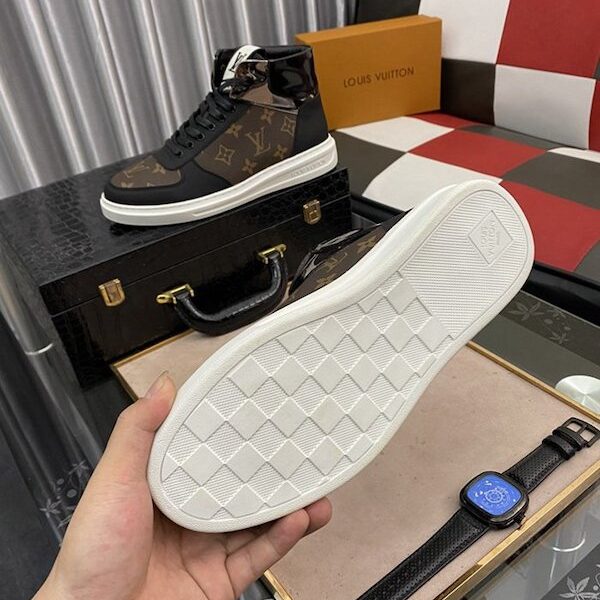 精仿LV高幫休閒板鞋