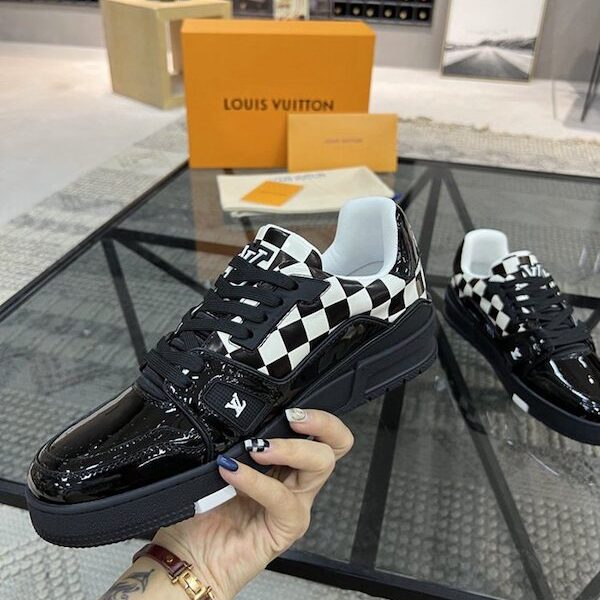 高仿 LV 爆款男士運動板鞋