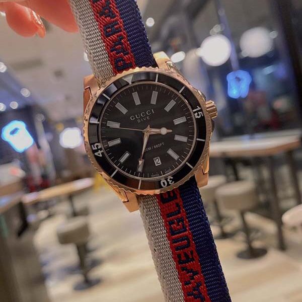 手表復刻古馳Gucci dive系列經典雙拼紅綠條紋尼龍布帶款